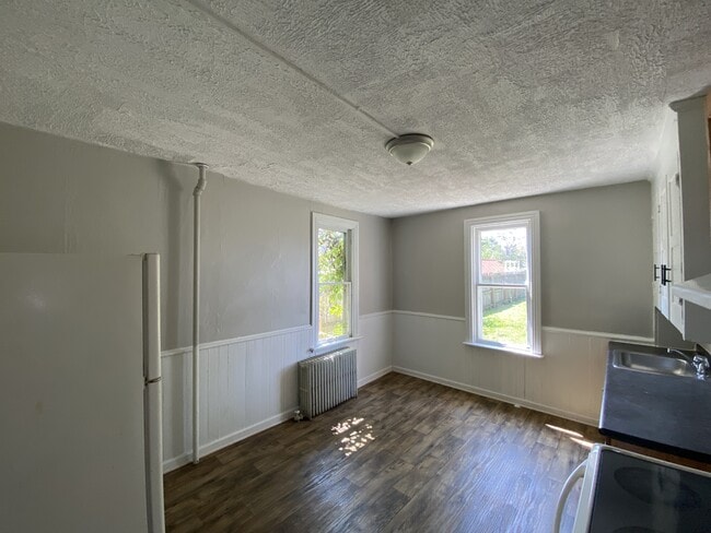 Building Photo - 324 N Franklin St