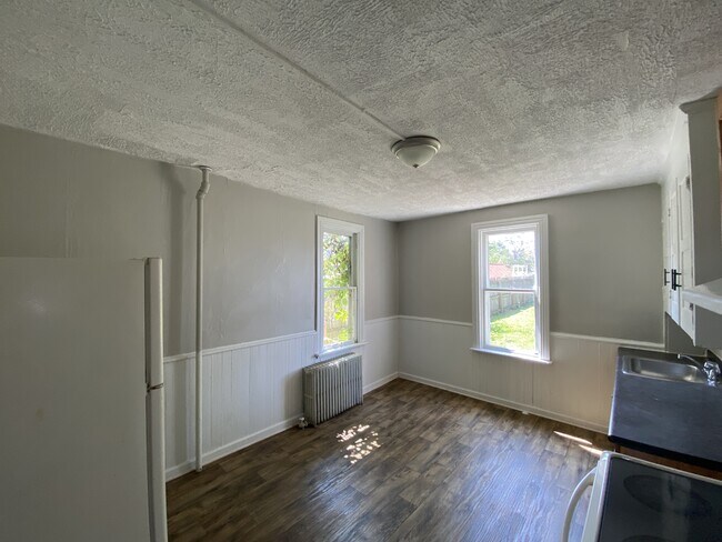 Foto del edificio - 324 N Franklin St