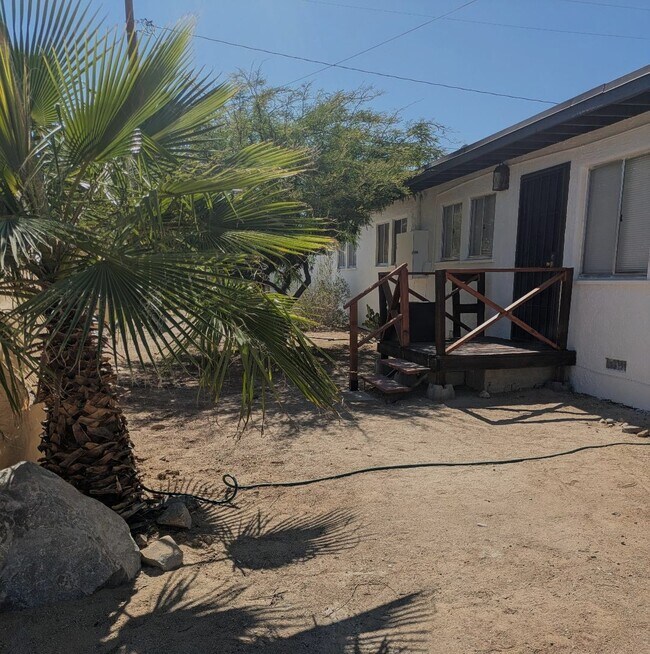 Foto del edificio - 6586 Split Rock Ave