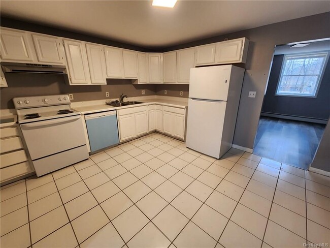 Building Photo - 6 Belle Ct