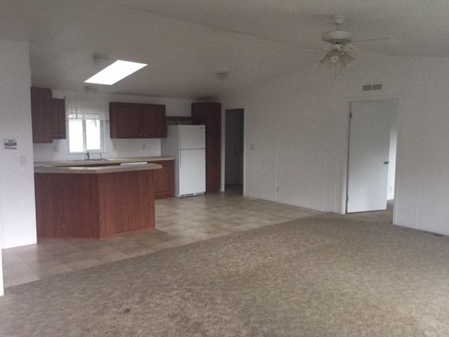 Building Photo - 1445