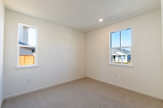 Building Photo - NEW 4 bedroom, 2.5 bath ranch style home i...