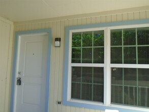 Building Photo - 9898 Club Creek Dr