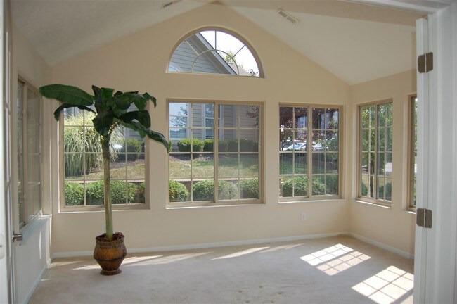 Foto del edificio - 9154 Royal Oak Ln