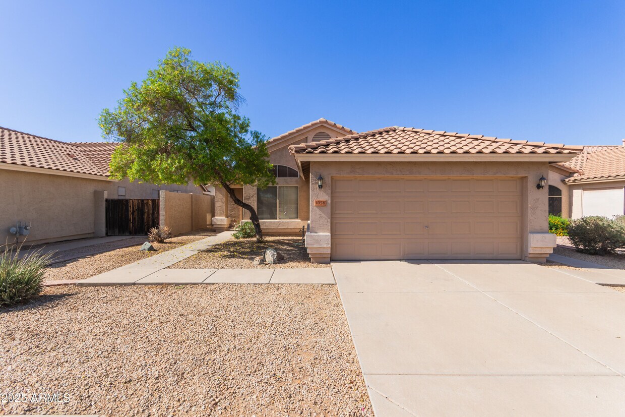 Foto principal - 1058 West Swan Drive