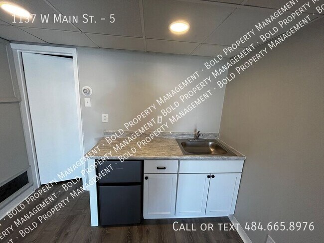 Foto del edificio - 1137 W Main St