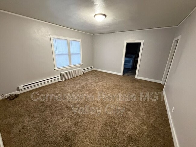 Building Photo - 208 5th Ave SW