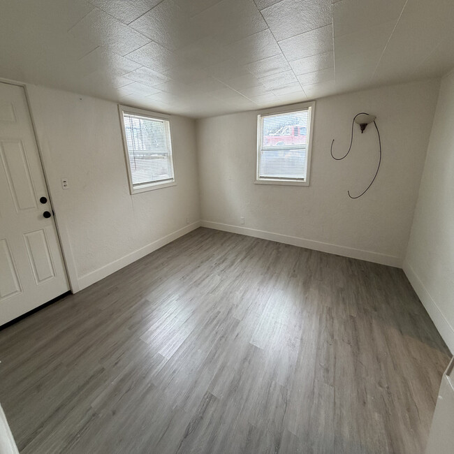 Building Photo - 1525 6th St