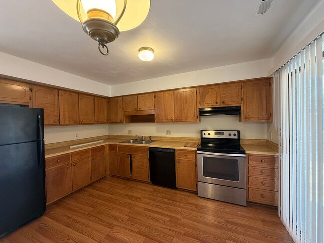 Building Photo - North Roanoke County Duplex!