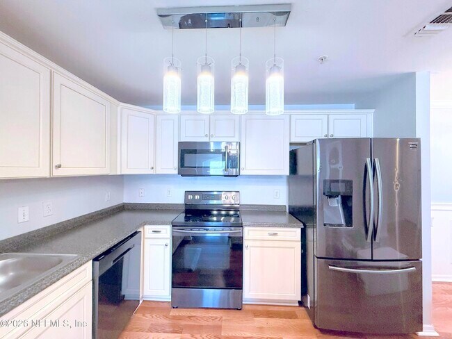 Foto del edificio - 3591 Kernan Blvd S