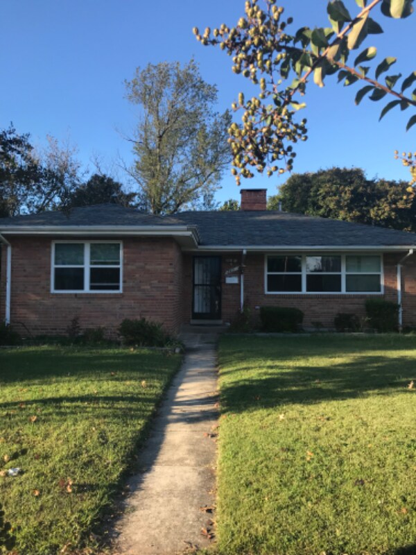 Foto del edificio - 2421 Dexter Ave
