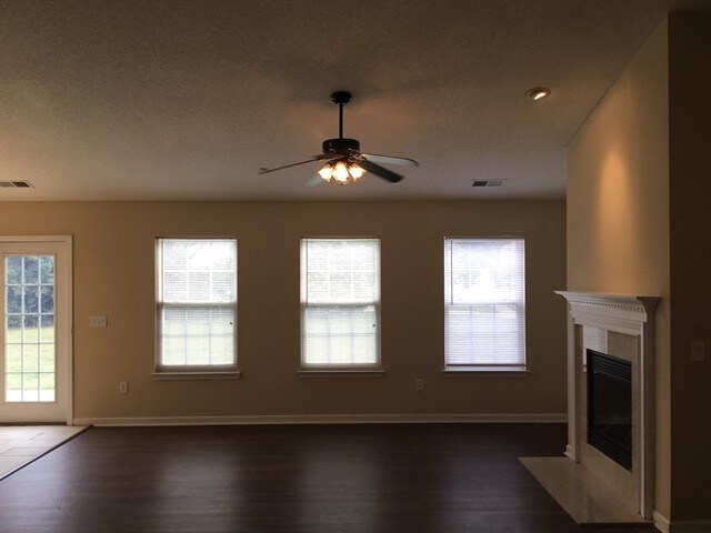 Building Photo - 3400 Arbor Pointe Drive