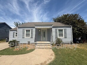 Building Photo - 2811 E 1st Pl
