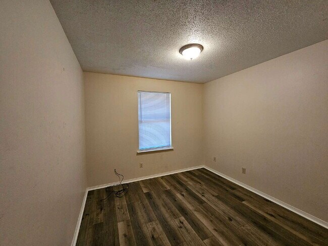 Foto del edificio - Spacious 3 Bedroom, 2 Bath Duplex in Northeast Pensacola