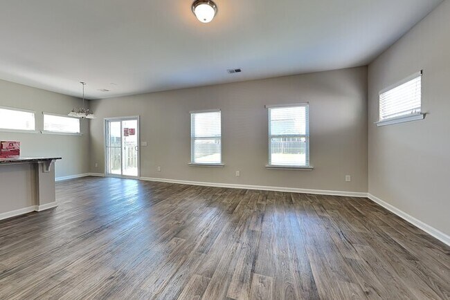 Foto del edificio - 320 Beacon Field Rd
