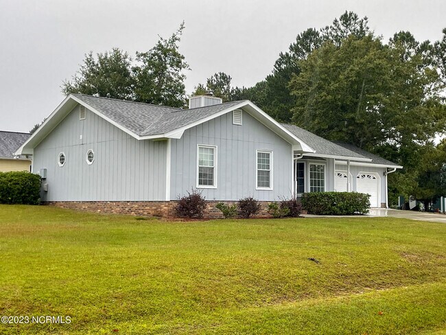 Building Photo - 211 River Reach Dr