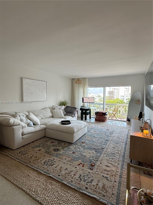 Foto del edificio - 9700 W Bay Harbor Dr