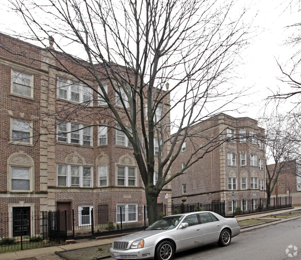 Building Photo - 6101-6115 N Hoyne Ave