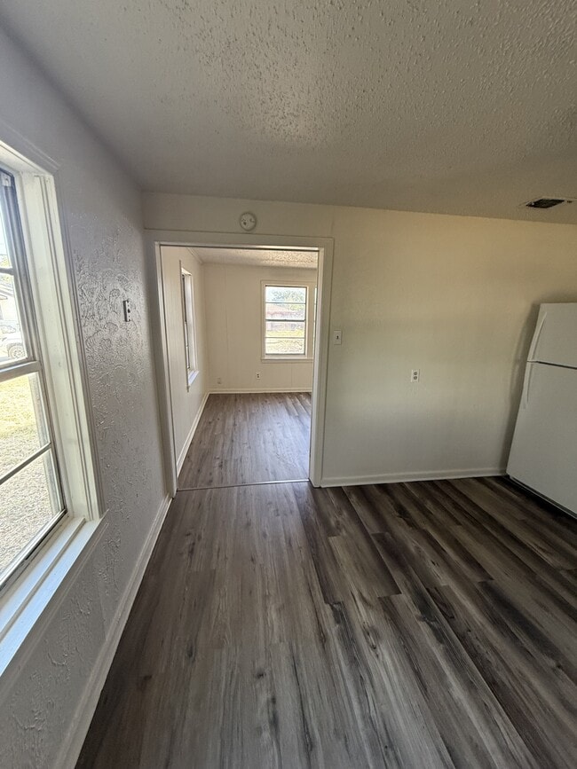 Building Photo - 517 S 54th St