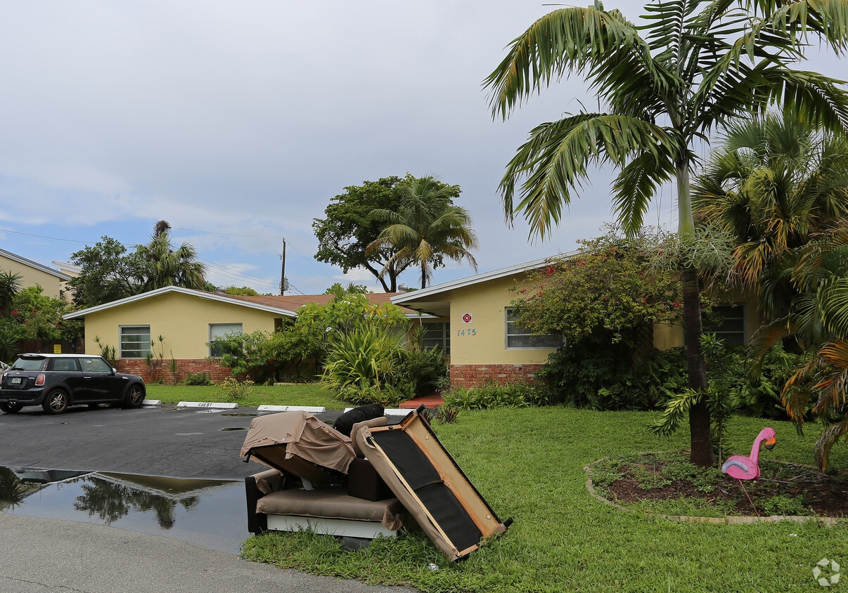 Building Photo - 1475 Holly Heights Dr
