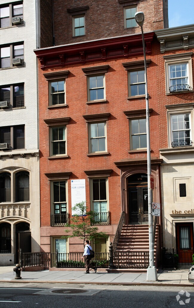 Building Photo - 336 W 23rd St