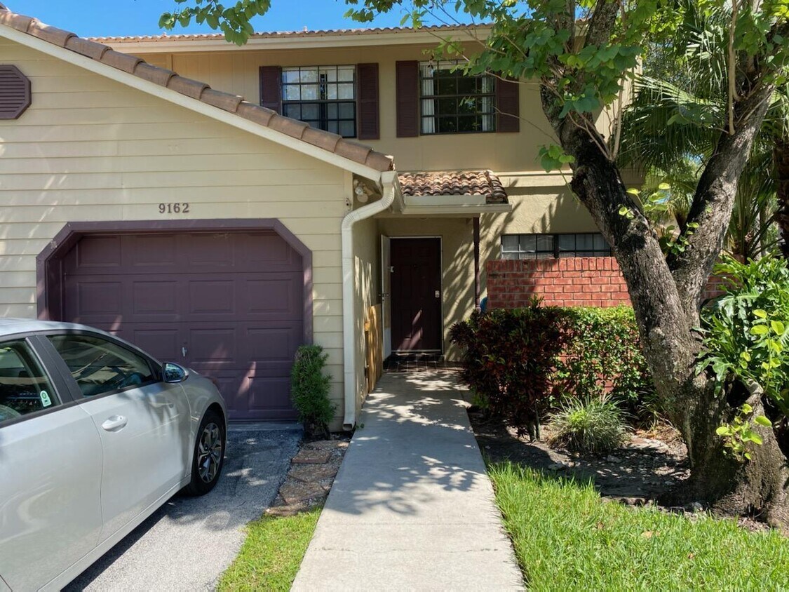 Foto principal - 9162 Vineyard Lake Dr