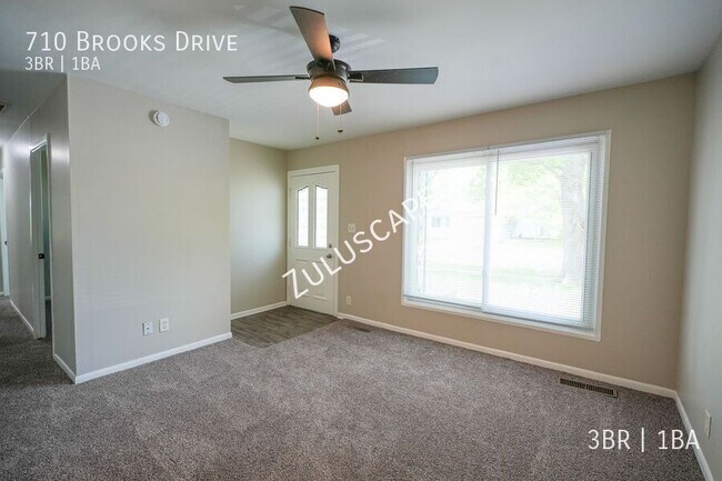 Foto del edificio - 710 Brooks Dr