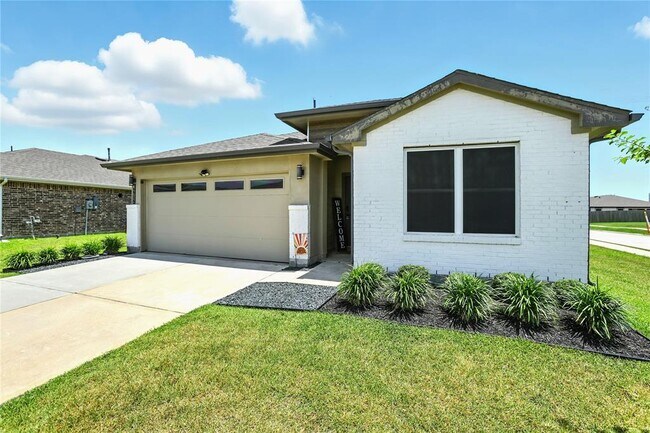 Building Photo - 14602 Sweetwater Dr