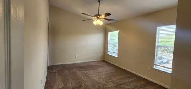 Building Photo - Willow Ridge Upstairs 2/2 Condo