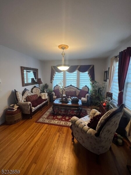 Primary Photo - 73 Planten Ave