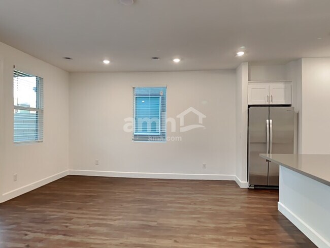 Foto del edificio - 10430 Bee Balm St