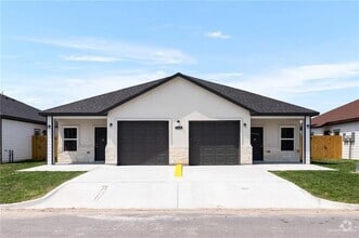 Building Photo - 2328 N Vly Cir