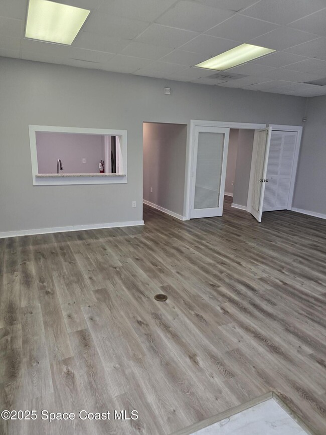 Building Photo - 1365 N Courtenay Pkwy