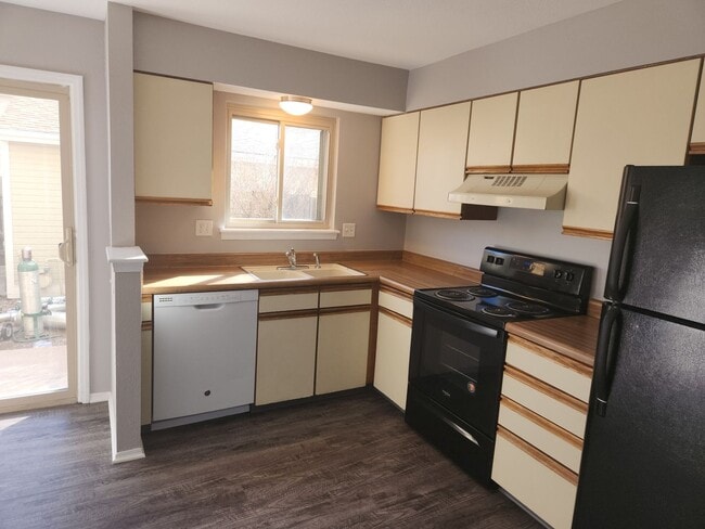 Building Photo - Fantastic 2-Bedroom Townhome in Briargate! Union and Lexington.