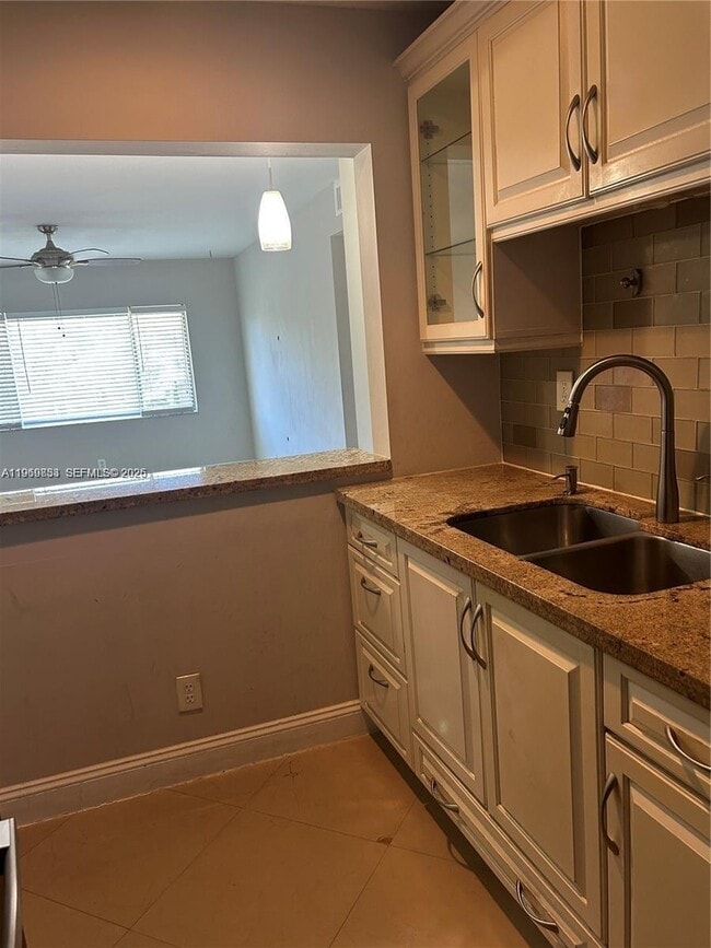 Building Photo - 3216 Coral Ridge Dr