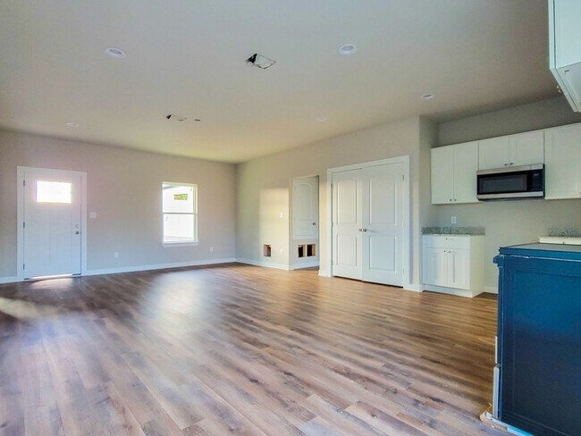 Foto del edificio - 3840 Skylane Ave