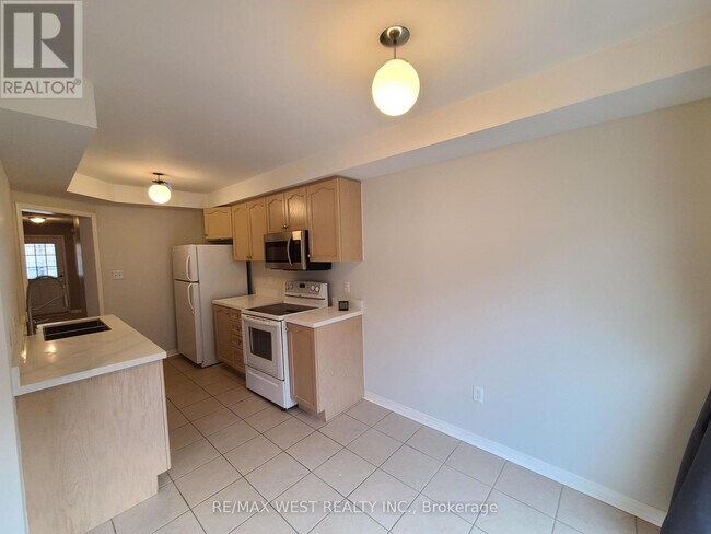 Building Photo - 228 Coleridge Dr