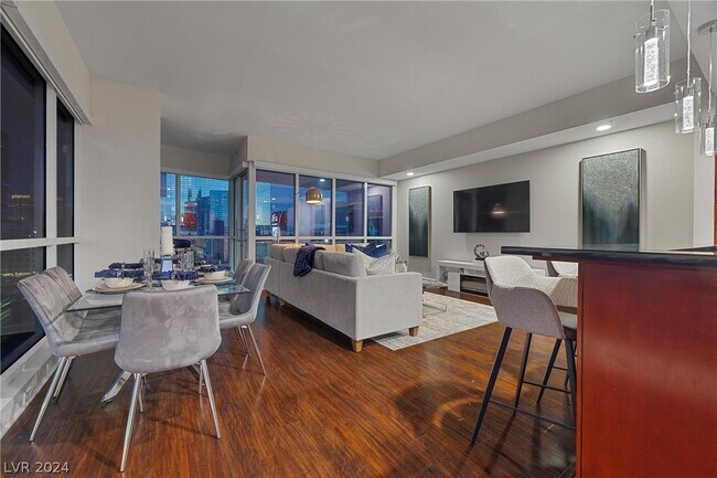 Building Photo - 4525 Dean Martin Dr