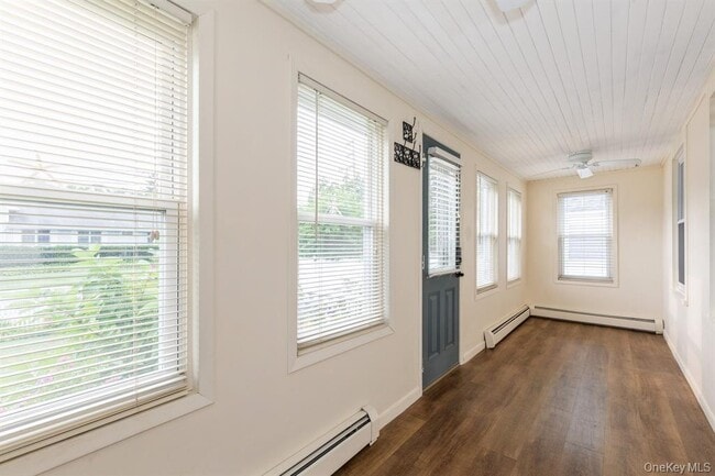 Building Photo - 109 Roosevelt Ave