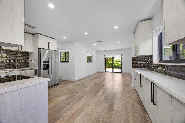 Foto del edificio - 3052 SW 26th St