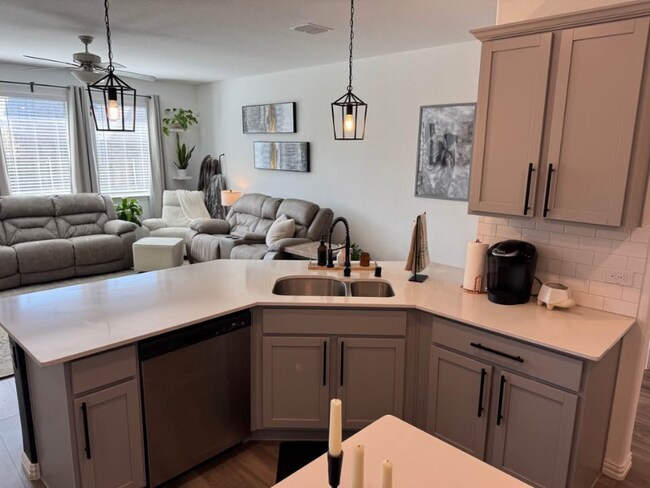 Foto del edificio - 1219 Smoketree Ln