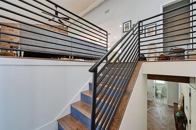 Foto del edificio - 10102 Murmuring Creek Dr