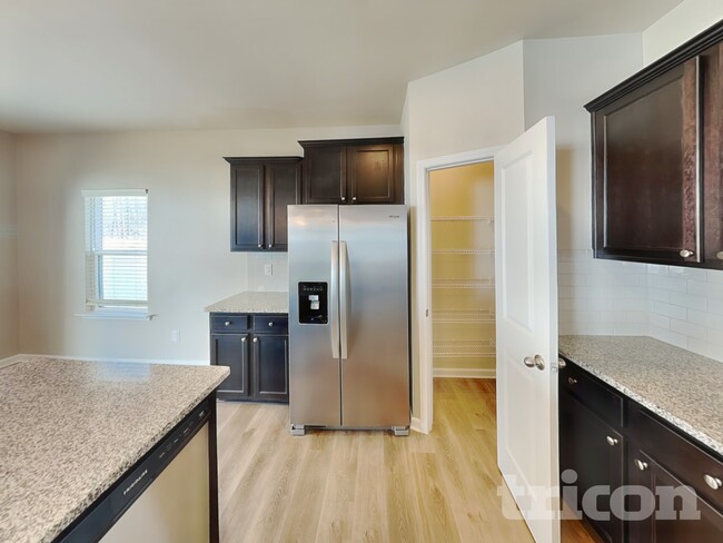 Foto del edificio - 115 Spring Knoll Dr