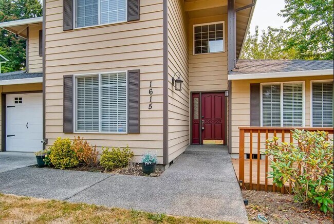 Building Photo - Stunning 4 Bedroom in Vancouver on 1/3 Acr...