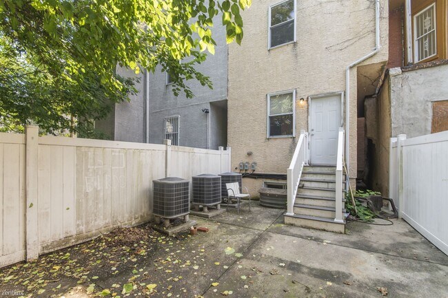 Foto del edificio - 4 br, 2 bath Duplex - 2235 N CAMAC ST Unit 1