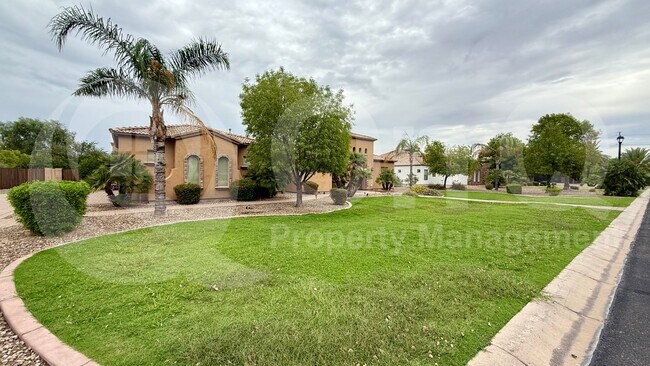 Foto del edificio - 2950 E Latham Way