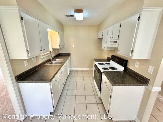 Building Photo - 4 br, 2 bath Apartment - 3010 Barrycrest Dr