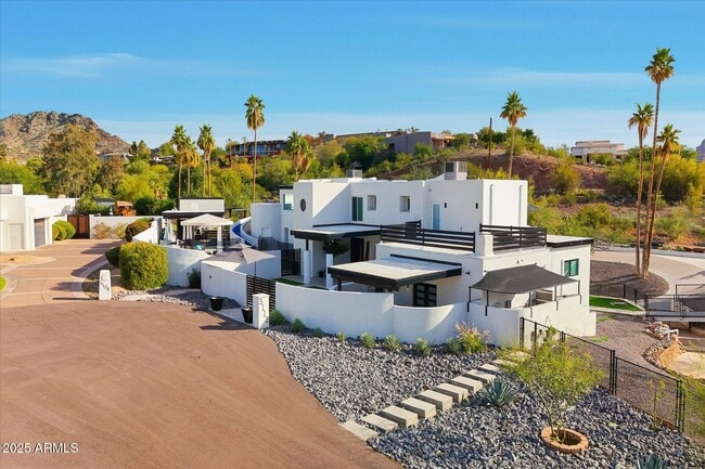 Building Photo - 3112 E Palo Verde Dr