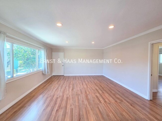 Foto del edificio - 3041 E 3rd St