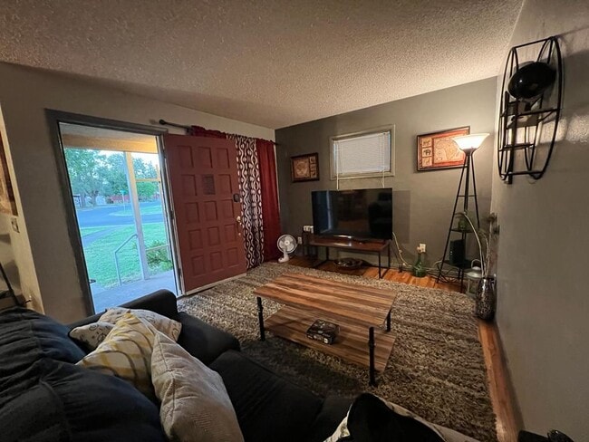 Foto del edificio - 301 Ferndale St